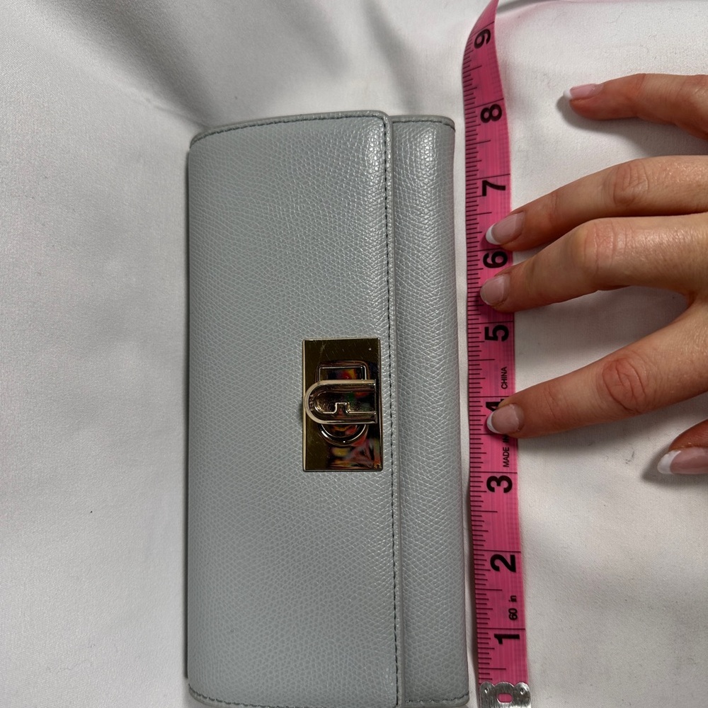 Furla leather continental wallet sleek everyday turn lock design light gray - Picture 11 of 13